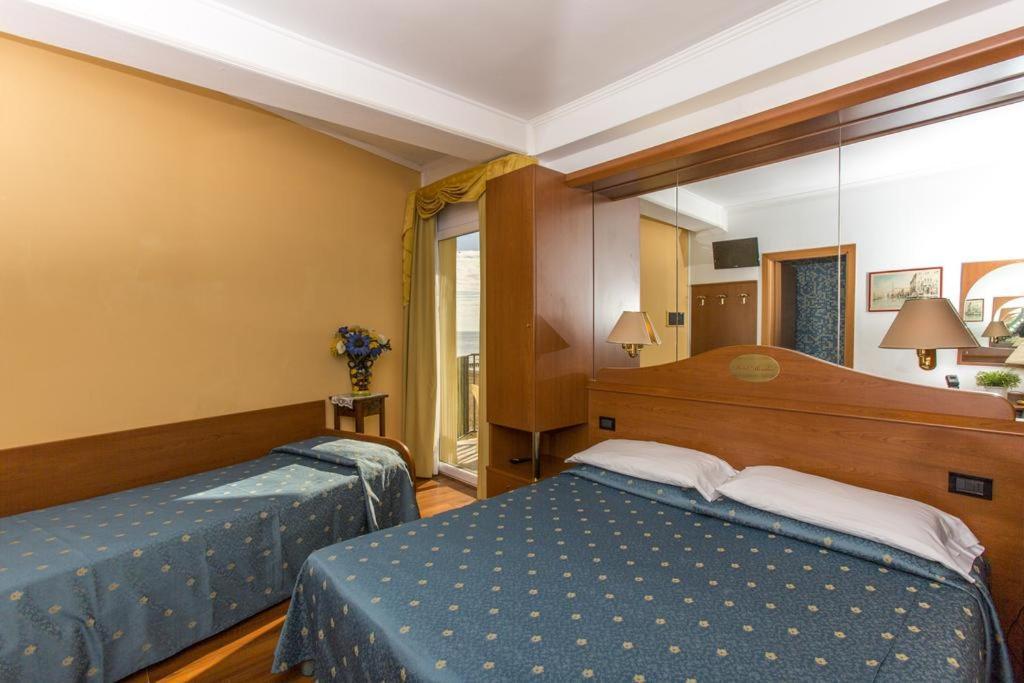 Hotel Mondial ليدو دي يسولو المظهر الخارجي الصورة