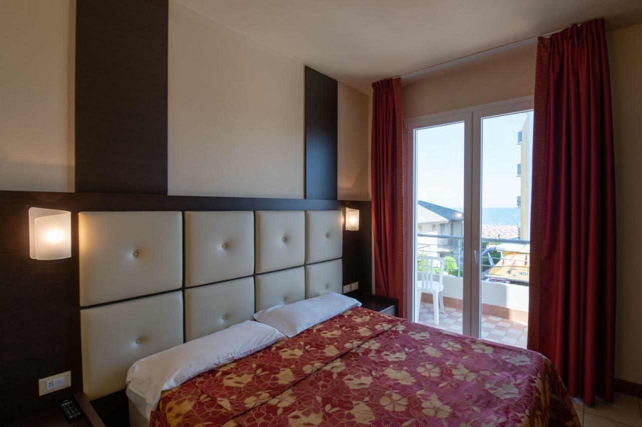 Hotel Mondial ليدو دي يسولو المظهر الخارجي الصورة